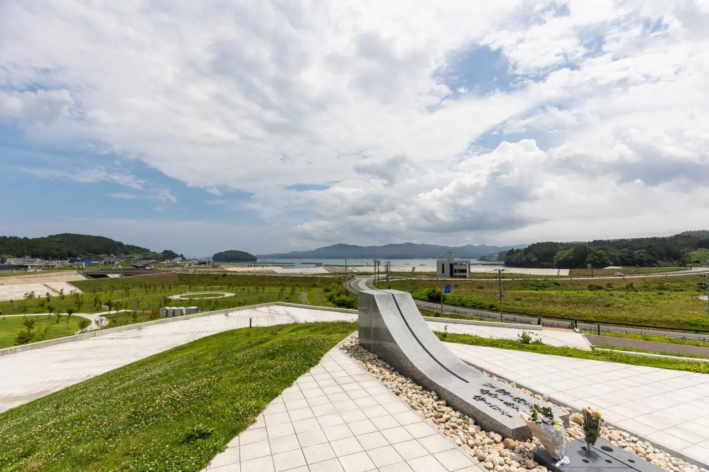 Monument en pierre sur la colline de la prière (Photo: Pete Leong)