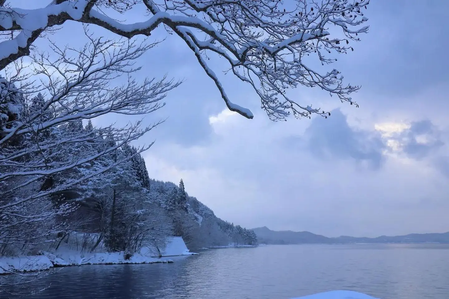Le lac Tazawa en hiver