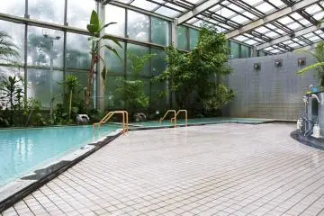 The indoor public bath: It features an Utase-yu (hot spring waterfall), sauna and whirlpool