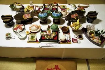 Special Kaiseki set dinners made with fresh local ingredients