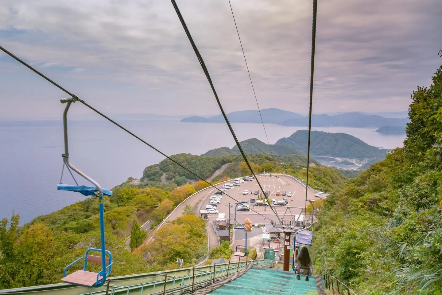 Descending on the lift (照片由: Kota Hasegawa)