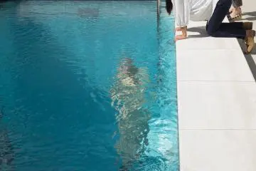 Leandro ERLICH, "The Swimming Pool", 2004; Collection: 21st Century Museum of Contemporary Art, Kanazawa