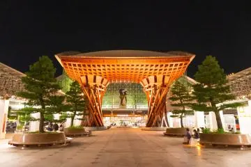 Tsuzumi-mon Gate in front of Kanazawa Station