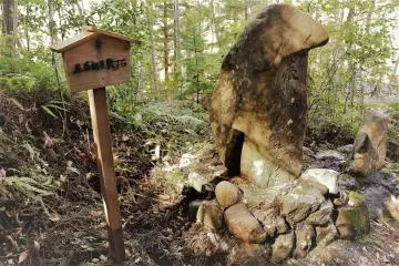 One of the many historical markers along the trail 
