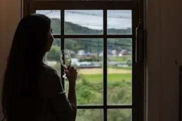Enjoying sake while looking at the rural scenery