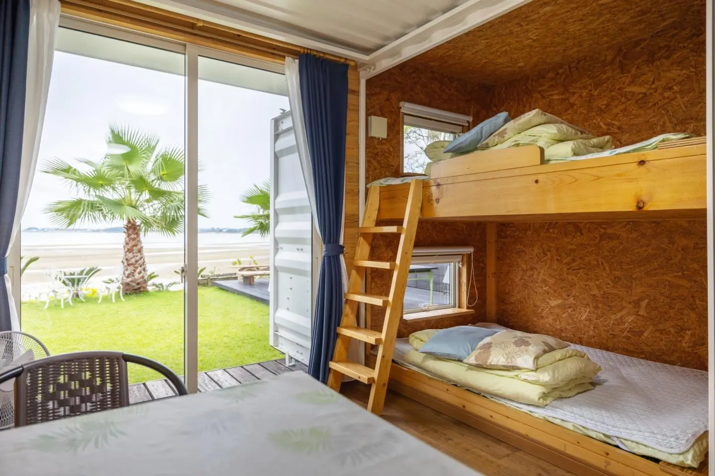 Interior of guest house (Photo: Fabien Recoquille)