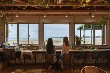PANARI’s dining and cafe area