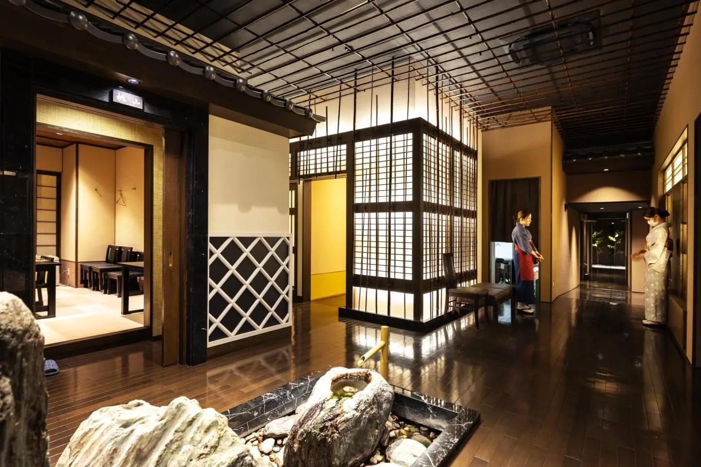 Yoshicho’s elegant interior (Photo: Fabien Recoquille)