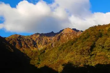 Tanagawadake bathed in the early morning light (Photo: Matthew Shewchuk)