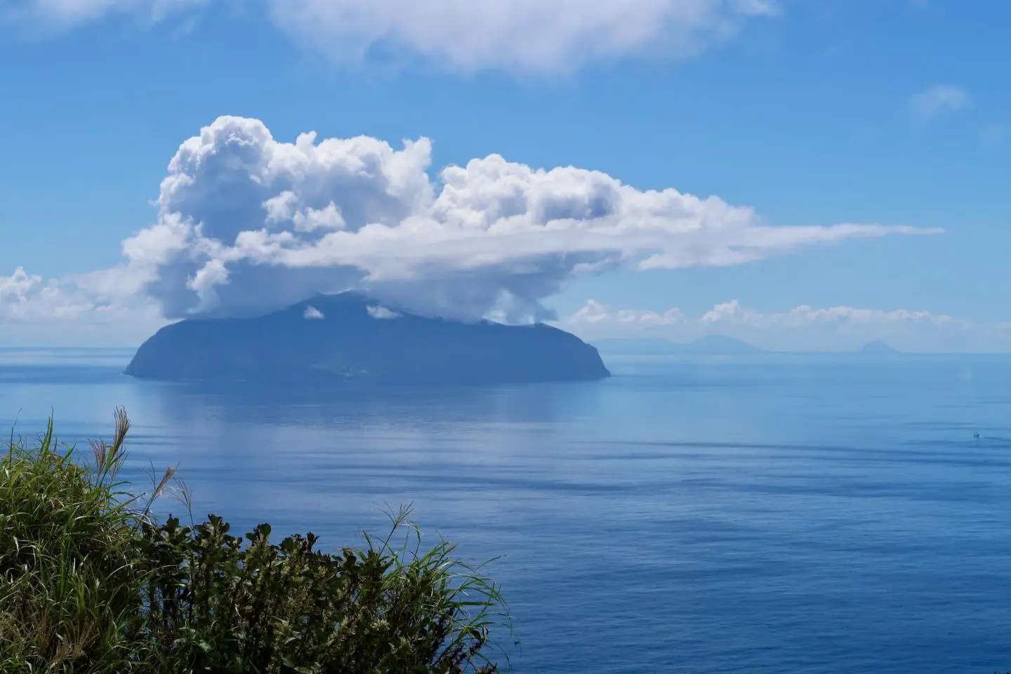 Mikurashima and Hachijojima (behind)