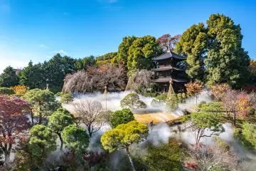 "The Pagoda in the Clouds" at Hotel Chinzanso Tokyo (Photo: Fabien Recoquille)