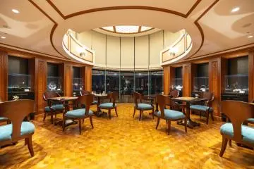 Le Ciel's gallery and seating area
