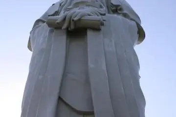 <p>Kannon-sama akan menjulang di atas Anda</p>
