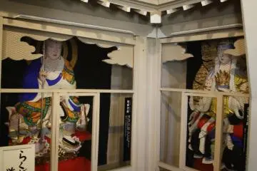 <p>Banyak dewa Buddha di dalam Kannon-sama</p>

