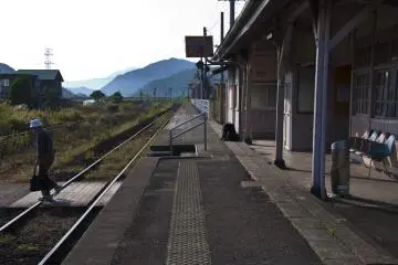 <p>Using the footbridge that connects the platforms</p>