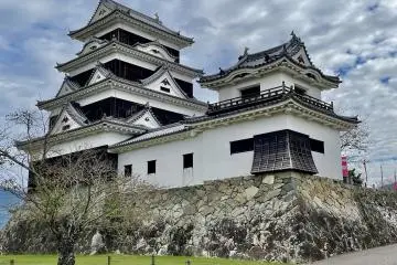 Ozu Castle, Ehime (Photo: <a href="https://www.flickr.com/photos/saint_george/54085921860/in/photolist-9FiXKo-9Fg1Yv-2qpmasp-2qpmaAv-2qpnR13-2qpnoDe-2qpnR6P-2qpmaCj-2qpnpfV-2qpmaXN-2qpnR2k-2qpnoXk-2qpotXR-2qpgDMw-2qpouBX-2qpotU4-2qpou6m-2qpouf9-2qpotW8-2qpnReV-2qpnQWq-2qpnprb-2qpnRyC-2qpnRuK-2qpnRtc-2qpgDGM-2qpnRsq-2qpnRs5-2qpgDFK-2qpmaVo-2qpgDCZ-2qpnpgG-2qpouht-2qpgDkQ-2qpmazU-2qpnoVg-2qpnR5S-2qpou7P-2qpnoTH-2qpmavv-2qpnoMW-2qpnoNx-2qpnQUB-2qpnQUM-2qpotQr-2qpgD1w-2qpgD5j-2qpoun3-2qpnRnv-2qpmaPg" target="_blank" rel="noreferrer noopener nofollow">Jim George</a> / <a href="https://creativecommons.org/licenses/by-nc-nd/2.0/" target="_blank" rel="noreferrer noopener nofollow">CC BY-NC-ND 2.0</a>)