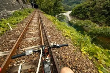 Pass by fast-flowing rivers (JT)