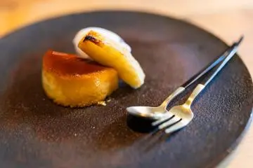 Dessert plated on Oigen-ware