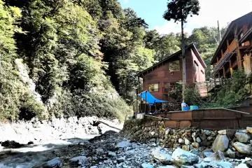 Riverside onsen conveniently located about 2 hours walk in (Photo: Matthew Shewchuk)