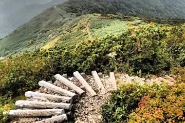 Trail winding its way up to the peak (Photo: Matthew Shewchuk)