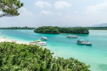 Photo: <a href="https://unsplash.com/photos/white-and-blue-boat-on-sea-during-daytime-2SV7Arl6Ndk" target="_blank" rel="noreferrer noopener nofollow">Vladimir Haltakov</a> / Unsplash