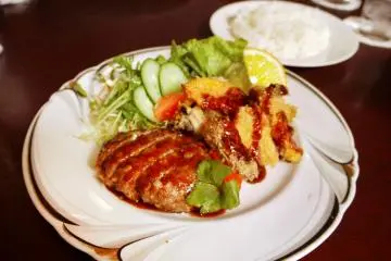 Mother has become a popular spot for foreign visitors to Uchiko thanks to its Western menu.