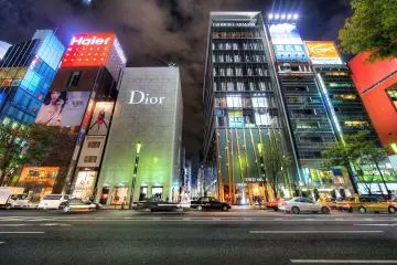 Ginza is known for its hub of luxe brands like Dior and Armani (Photo: <a href="https://www.flickr.com/photos/lukezemephotography/8201427307" target="_blank" rel="noreferrer noopener nofollow">Luke Zeme</a> / <a href="https://creativecommons.org/licenses/by-nc-sa/2.0/" target="_blank" rel="noreferrer noopener nofollow">CC BY-NC-SA 2.0</a>)