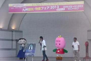 Curious things happening on stage