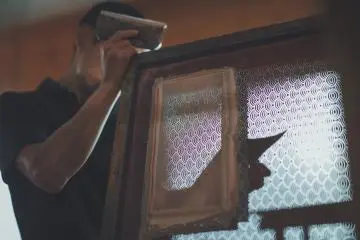 Traditional craftsmanship (Photo: INDEN-YA)
