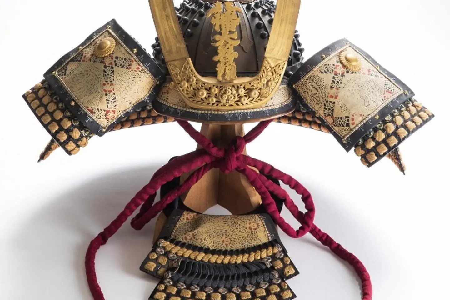 Helmet with leather detailing (เครดิตรูปภาพ: INDEN-YA)