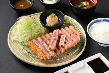 Kuroge (Japanese black beef) wagyu gyukatsu (Photo: Golip Co., Ltd.)