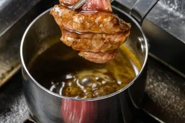 Diced steak with truffle sauce