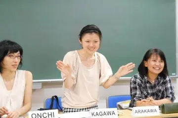 <p>Expressive body language with cute smile</p>