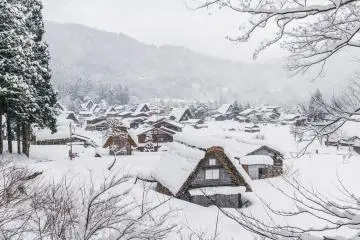 Snowy views of Shirakawa-go