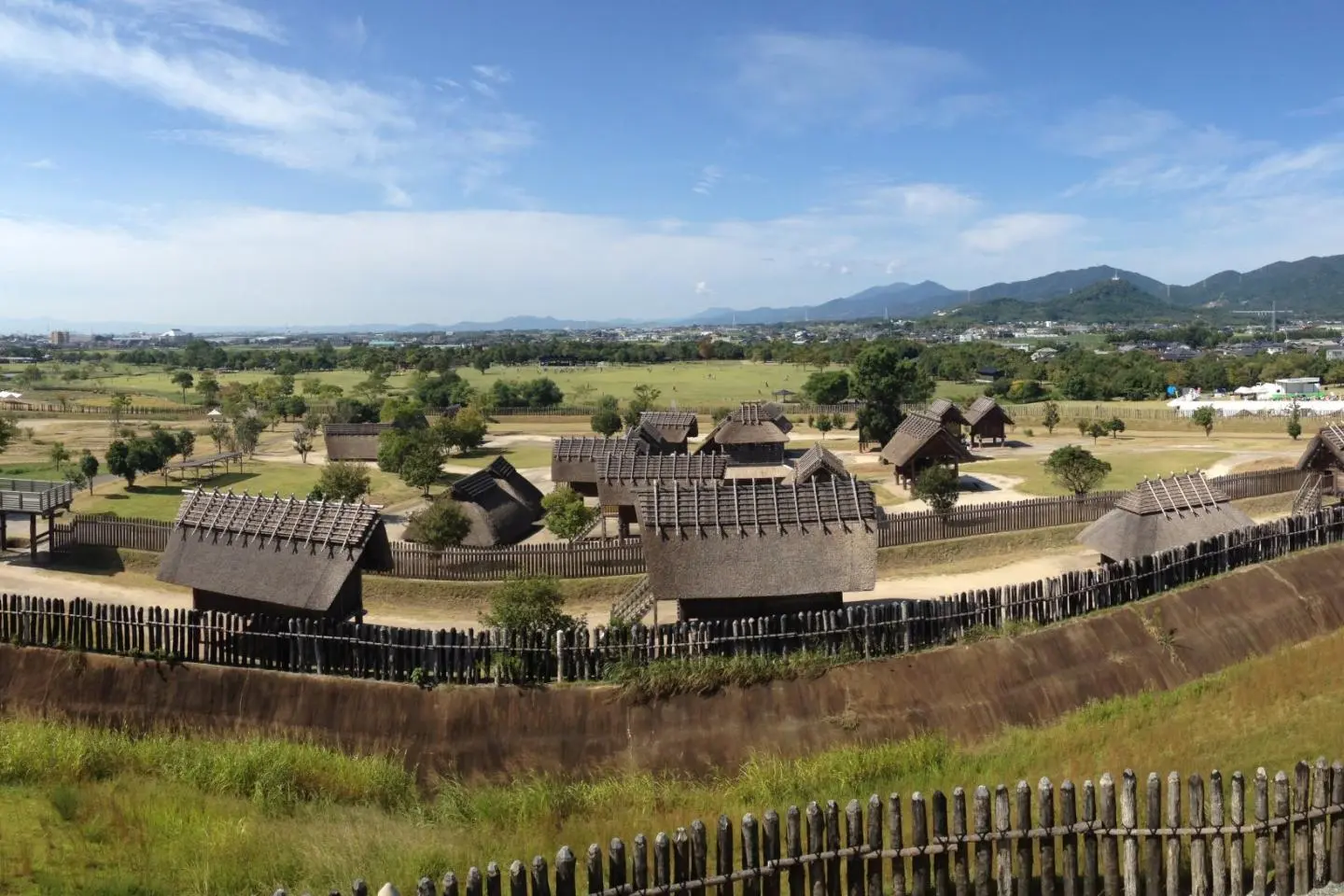 Reconstructed Yayoi settlement at Yoshinogari Historical Park (Créditos de foto: A la Musubi / Shutterstock.com)
