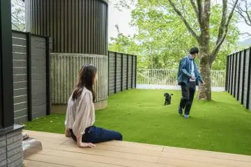Dog-friendly deluxe suite with a private dog run