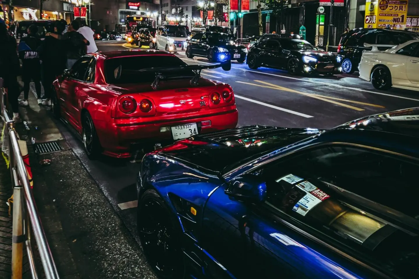  Neon-lit Japanese cars on the streets of Tokyo at night (เครดิตรูปภาพ: Felix Fuchs / Unsplash)