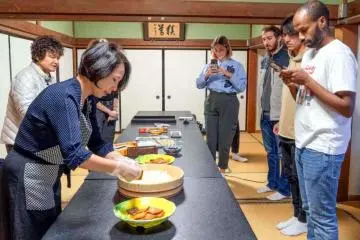 Cooking class with Kakurinbo's proprietress