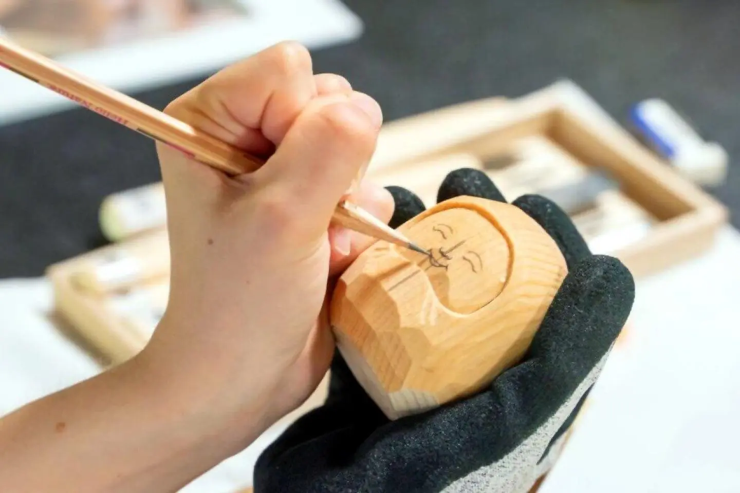 Buddhist statuette carving (เครดิตรูปภาพ: Kakurinbo)