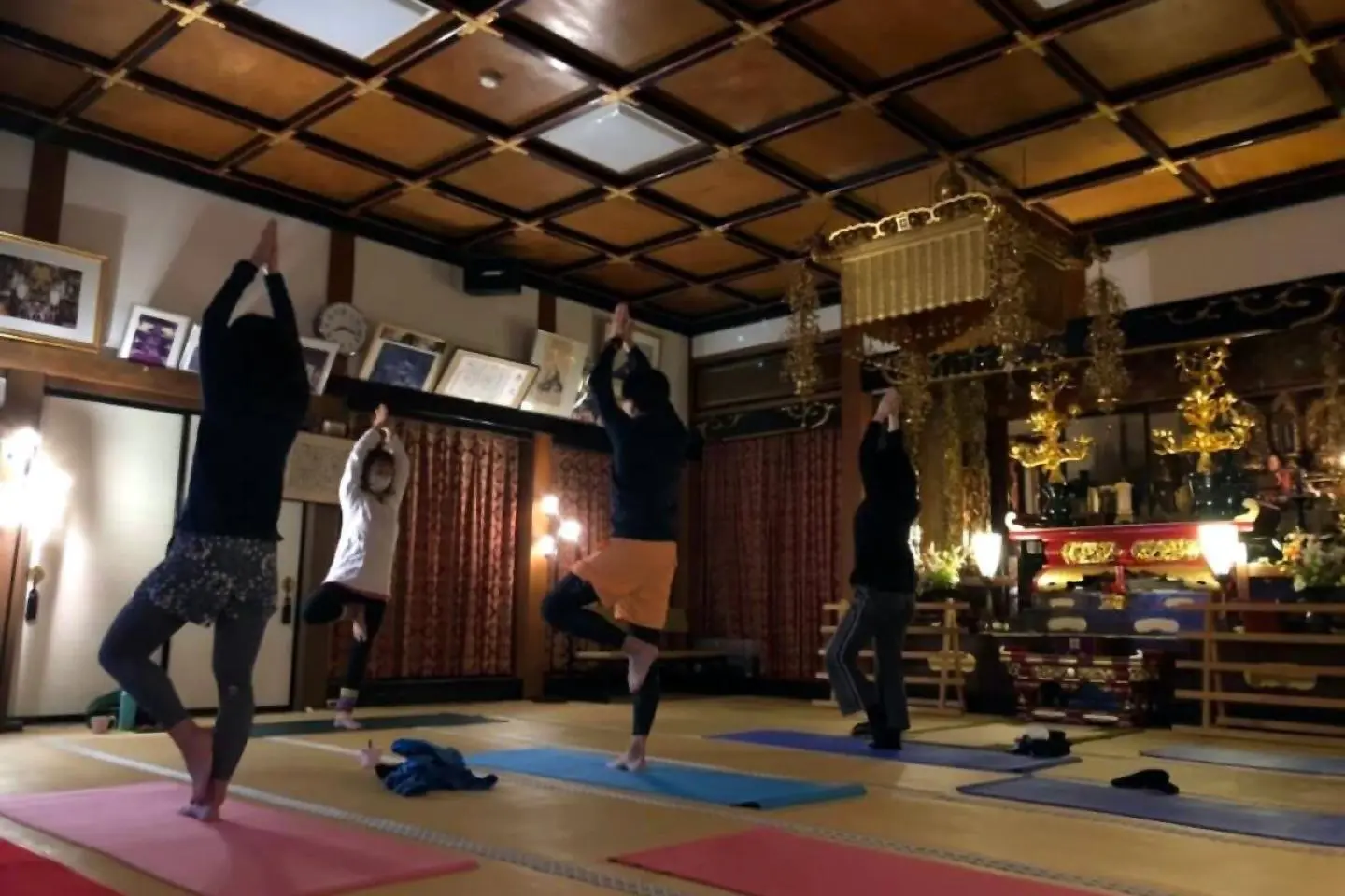 Morning yoga (เครดิตรูปภาพ: Kakurinbo)