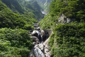 Some of the many waterfalls (Photo: Matthew Shewchuk)