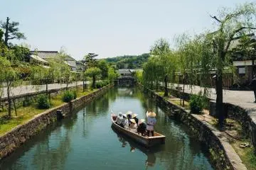 Photo: <a href="https://unsplash.com/photos/people-riding-white-and-brown-boat-during-daytime-Vsfi35ANjtQ" target="_blank" rel="noreferrer noopener nofollow">Vicky Ng</a> / Unsplash