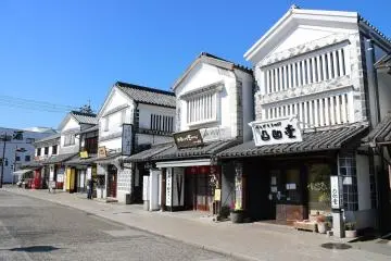 Photo: <a href="https://commons.wikimedia.org/wiki/File:Kurashiki_Bikan_historical_quarter_20190324-2.jpg" target="_blank" rel="noreferrer noopener nofollow">Suicasmo</a> / <a href="https://creativecommons.org/licenses/by-sa/4.0/deed.en" target="_blank" rel="noreferrer noopener nofollow">CC BY-SA 4.0</a>