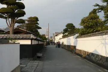 The well-preserved historic streets are perfect for strolling (Photo: <a href="https://commons.wikimedia.org/wiki/File:Hagi_old_town.jpg" target="_blank" rel="noreferrer noopener nofollow">opqr</a> / <a href="https://creativecommons.org/licenses/by-sa/3.0/deed.en" target="_blank" rel="noreferrer noopener nofollow">CC BY-SA 3.0</a>)