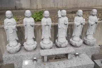 <p>There are often rows of statues lining the paths</p>