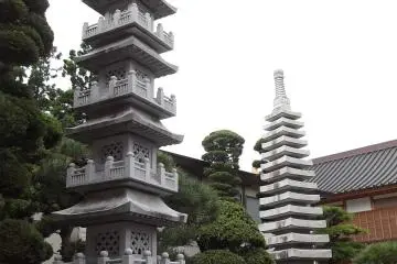 <p>A number of the temples and shrines have elegant pagodas</p>