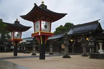 Huge red lanterns at Matsubara Shrine.