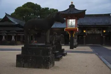 At a Japanese shrine you often find statues of animals such as foxes or horses. These aren't statues of kami (gods) but of animals that serve the kami in various ways.