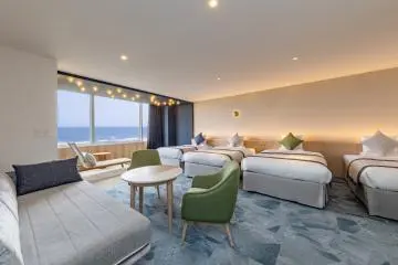 Deluxe Family guest room