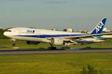 Photo: <a href="https://commons.wikimedia.org/wiki/File:ANA_Boeing_777-200_JA8199_%289964168026%29.jpg" target="_blank" rel="noreferrer noopener nofollow">BriYYZ</a> / <a href="https://creativecommons.org/licenses/by-sa/2.0/" target="_blank" rel="noreferrer noopener nofollow">CC BY-SA 2.0</a>